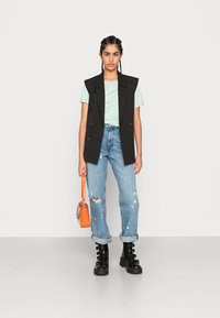 Pieces PCRIA FOLD UP SOLID TEE - T-shirt básica - silt green