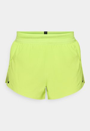 Pantalones cortos deportivos de color amarillo neón con una cinturilla de malla, aberturas laterales y un logo de Nike negro en el lado izquierdo. Material ligero y transpirable.