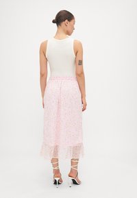 Vero Moda Petite VMSMILLA WRAP SKIRT - Omslagsskjørt - pink a boo/aura