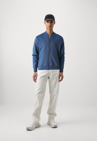 Tommy Hilfiger FLAG LOGO BASEBALL ZIP THROUGH - Bomberjacka - aegean sea