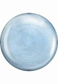 Rund, slät gelnagellack i en skimrande ljusblå nyans med en glansig finish och subtil metallisk lyster.