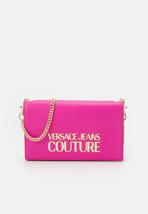 LOGO LOCK CHAIN WALLET - Peněženka - fuxia