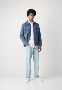 INDICODE JEANS Mezisezónní bunda  - china blue