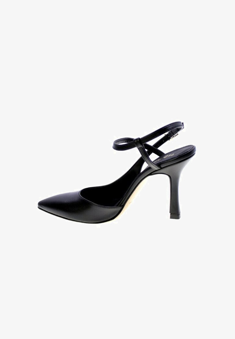 Scarpa slingback nera in pelle con tacco alto, punta affusolata, cinturino alla caviglia regolabile e superficie liscia.