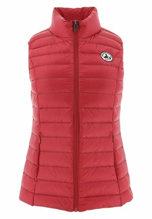 Veste sans manches matelassée rouge avec fermeture éclair à l'avant, col montant, poches latérales et petit logo circulaire de la marque sur la poitrine.