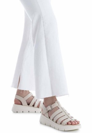 Refresh, SANDALIA DE MUJER PLANO  - HIELO - Sandalias de cuña - blanco
