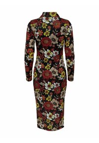 Långärmad klänning med svart bakgrund och färgglada blommönster i rött, gult och cream. Krage och figursydd design.