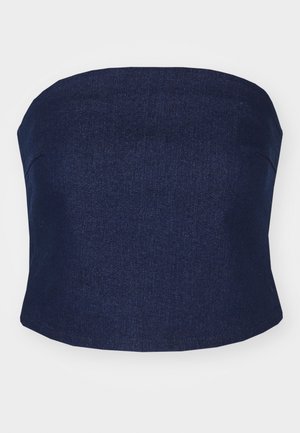 Tumesinise denimist rihmata tipp, millel on sobiv disain, siledad õmblused ja siledan tekstuur. nähtavad ei ole metallosad ega aksessuaarid.