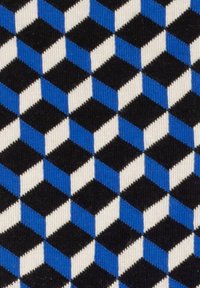 Schwarzer, weißer und blauer Stoff mit einem geometrischen Design aus ineinandergreifenden Würfeln, das eine gestrickte Textur zeigt.
