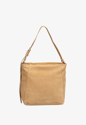 Sac d'épaule en daim couleur tabac avec sangle ajustable et coutures discrètes, forme rectangulaire, et petit nom de marque embossé au centre en bas.