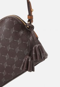 JOOP! CORTINA CLOE SHOULDERBAG - Mala a tiracolo - darkbrown