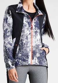 Under Armour Běžecká bunda - black