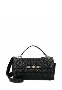 Sac Guess en cuir matelassé noir avec une poignée supérieure, une bandoulière réglable et une fermeture à fermoir en métal de couleur argentée sur fond blanc.