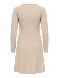 Robe beige en maille côtelée à manches longues avec une jupe légèrement évasée, vue de dos, dotée d'un col rond.