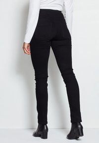 Cellbes of Sweden ELIN - Slim fit -farkut - black denim