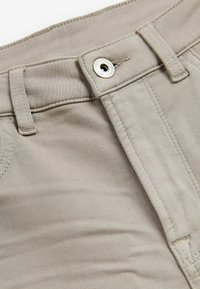 Next MOTION FLEX STRETCH - Vaqueros slim fit - stone natural