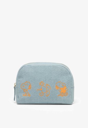 Lichtblauwe stoffen zak met oranje lijntekeningen van drie cartoonhonden in verschillende houdingen aan de voorkant, bovenaan met ritssluiting.