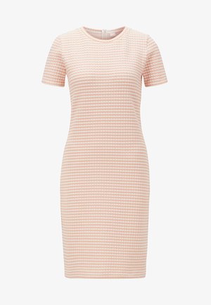 Lichtroze aansluitende jurk met korte mouwen, een textuurpatroon en witte horizontale strepen. Ritssluiting aan de achterkant. Glad stof.
