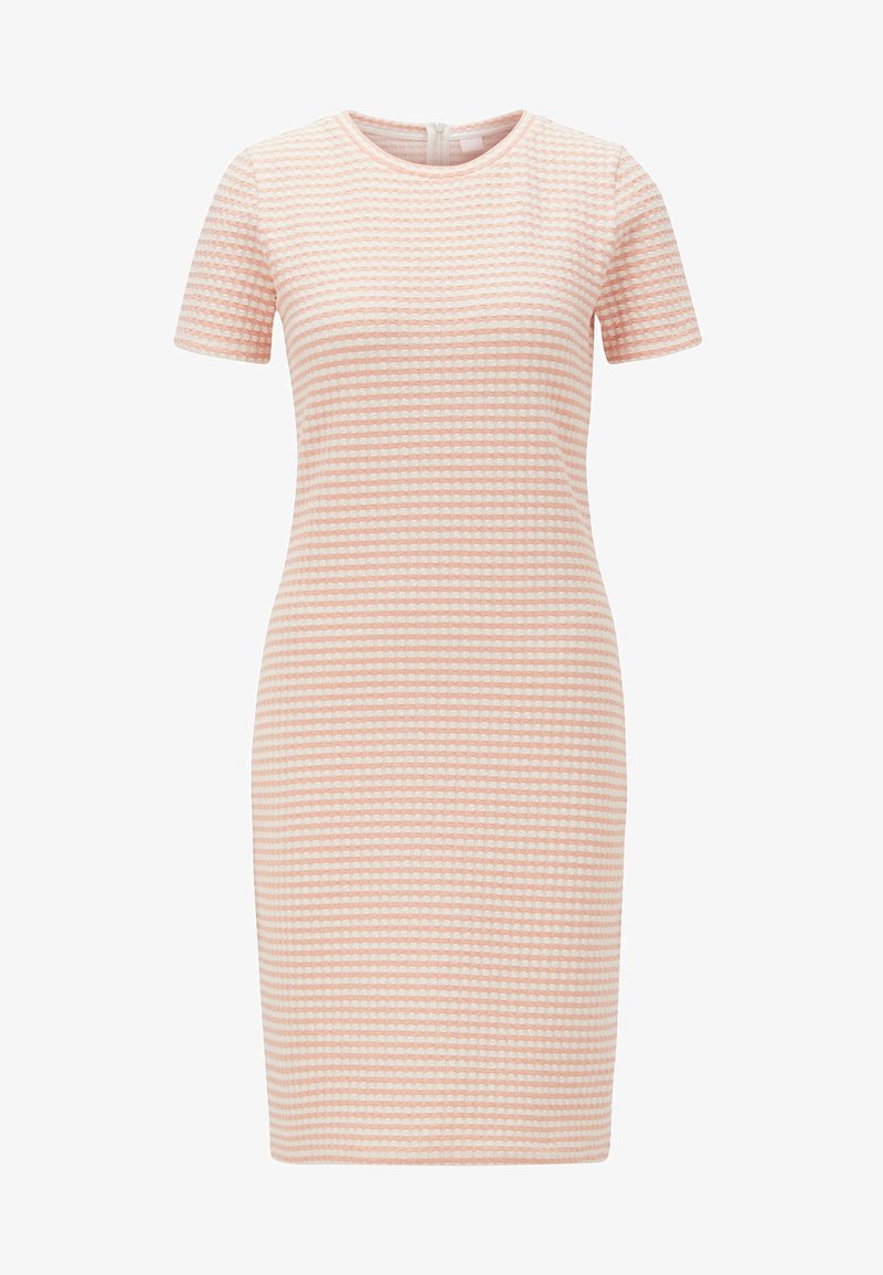 Robe ajustée rose clair avec manches courtes, motif texturé et rayures horizontales blanches. Fermeture éclair au dos. Tissu lisse.