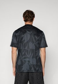 adidas Sportswear T-shirt print - multicolor/carbon/black