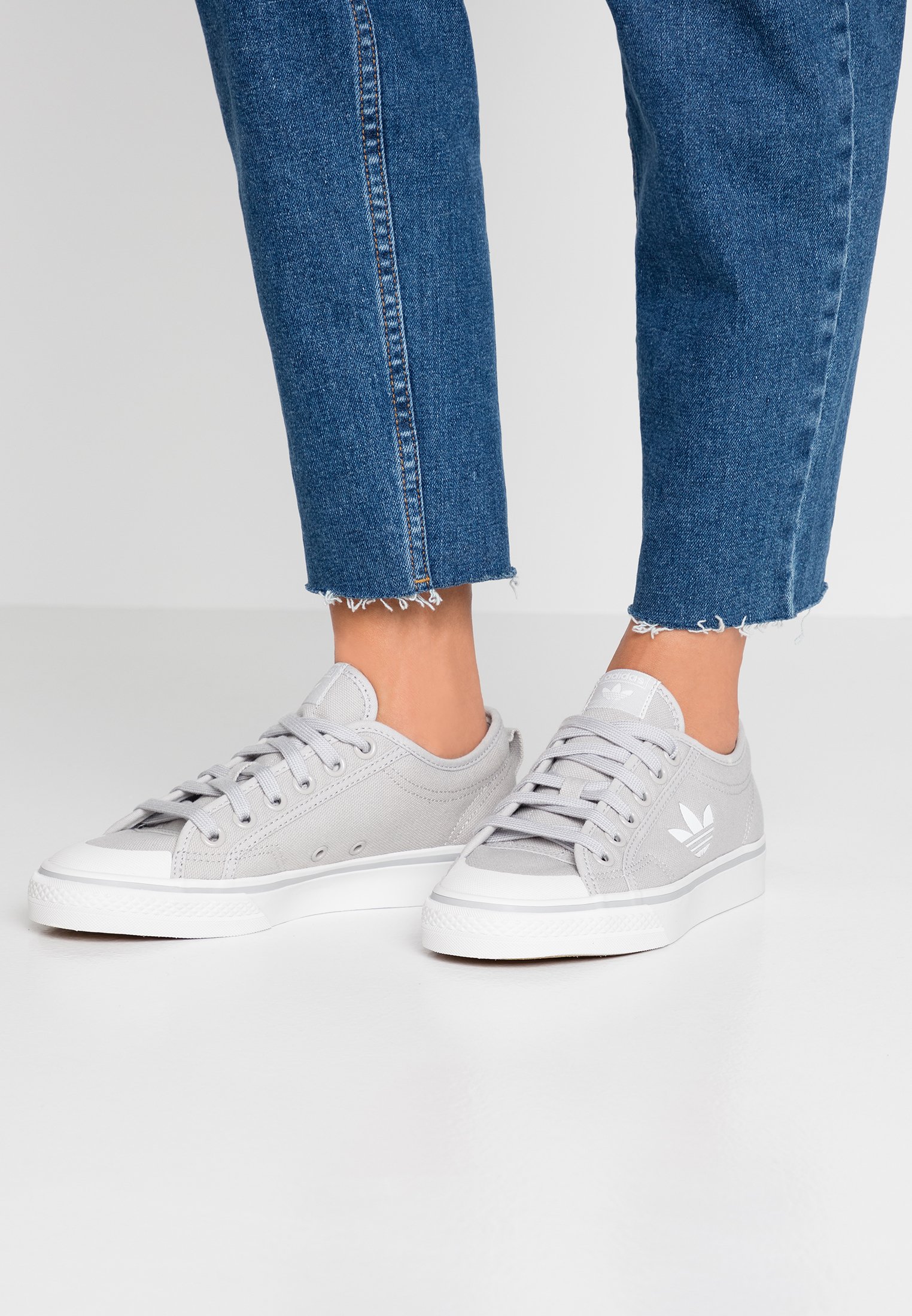 nizza trefoil shoes grey