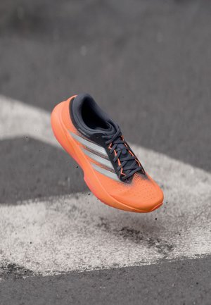 SUPERNOVA RISE 3 M - Laufschuh Straße - aurora onix/silver-coloured metallic/lucid orange