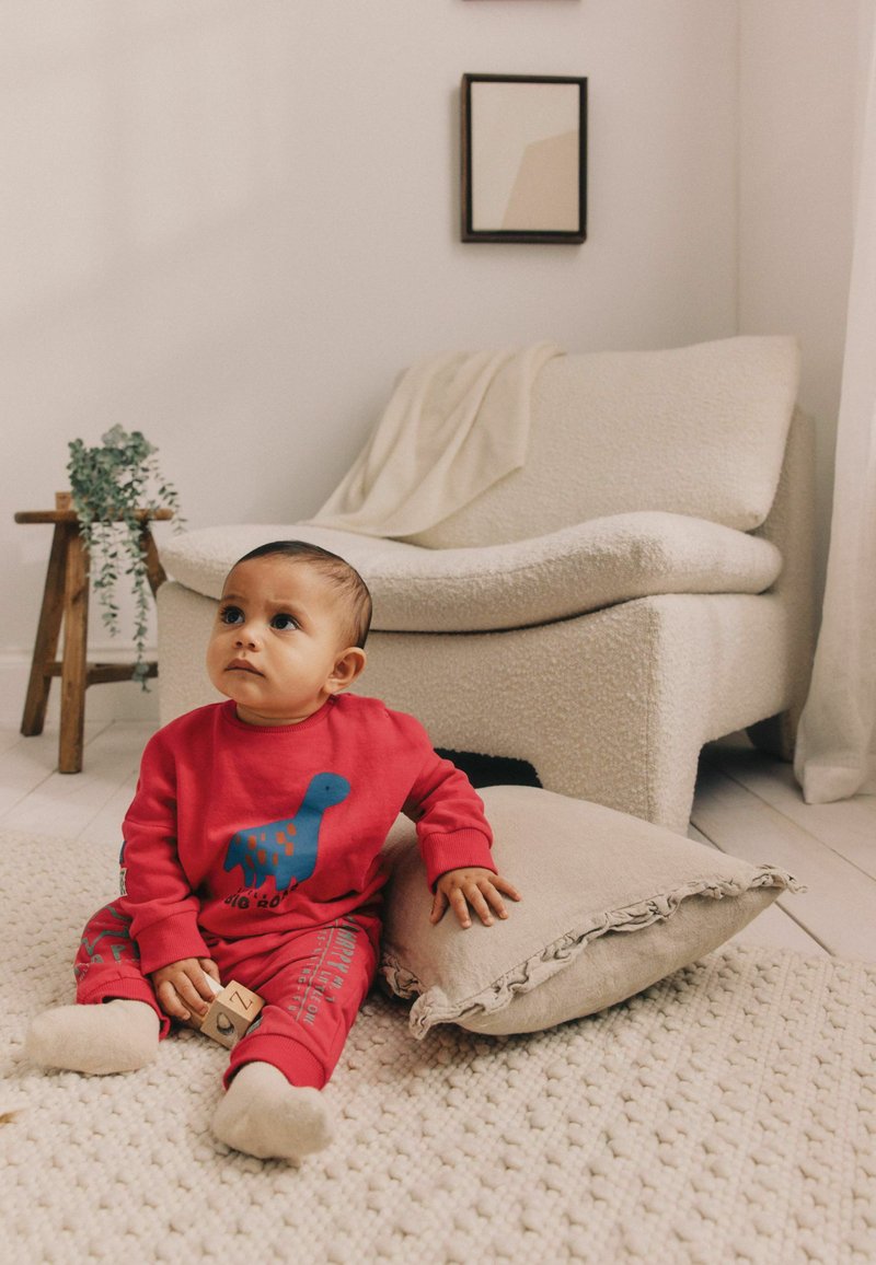 Next 2 PIECE SET REGULAR FIT - Nadrágok - red dino