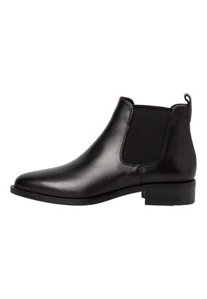 Zwarte leren Chelsea boots met elastische zijkanten, puntige neus, lage gestapelde hak en een trekband aan de achterkant. Glad oppervlak en slank ontwerp.