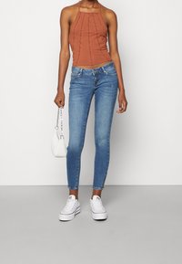 ONLY Vaqueros pitillo - blue denim