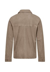 Giacca in pelle tan con una texture liscia, colletto standard, maniche lunghe e polsini con bottone, caratterizzata da un design semplice e lineare.