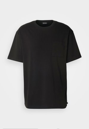 T-shirt noir à manches courtes en coton. Elle possède une poche poitrine et une coupe décontractée. Design simple sans motifs ni accents visibles.