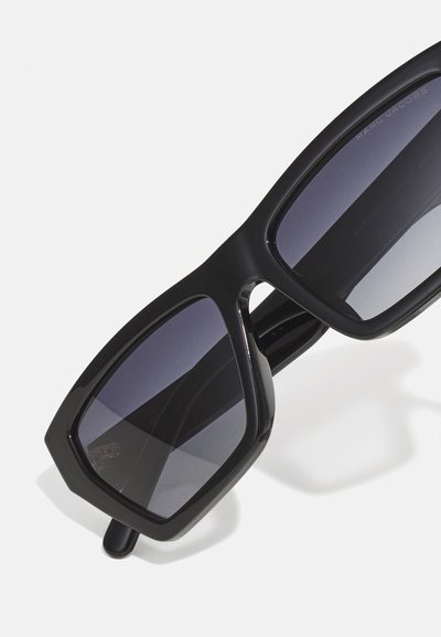 MARC JACOBS Ochelari de soare - black