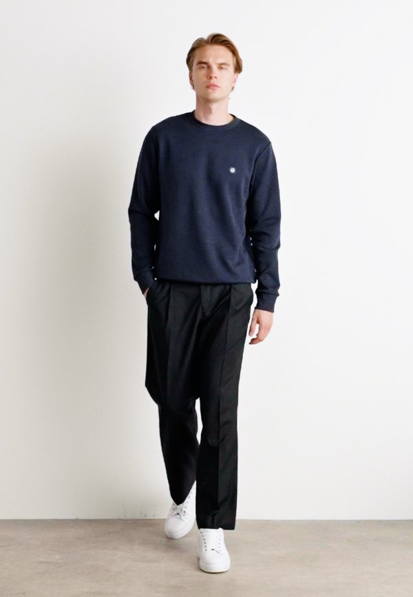 SHARPE - Sweatshirt4