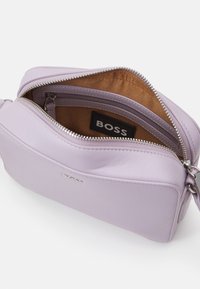 BOSS LIRIEL CROSSBODY - Axelremsväska - light pastel purple