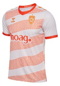 Witte jersey met korte mouwen featuring oranje tekst in golfpatronen, met een ronde halslijn en een logo op de borst. Accenten in fel oranje.