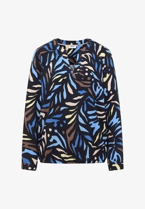 Blusa de manga larga sobre fondo oscuro con un patrón abstracto de hojas coloridas en azul, marrón y amarillo claro. Diseño con escote en V.