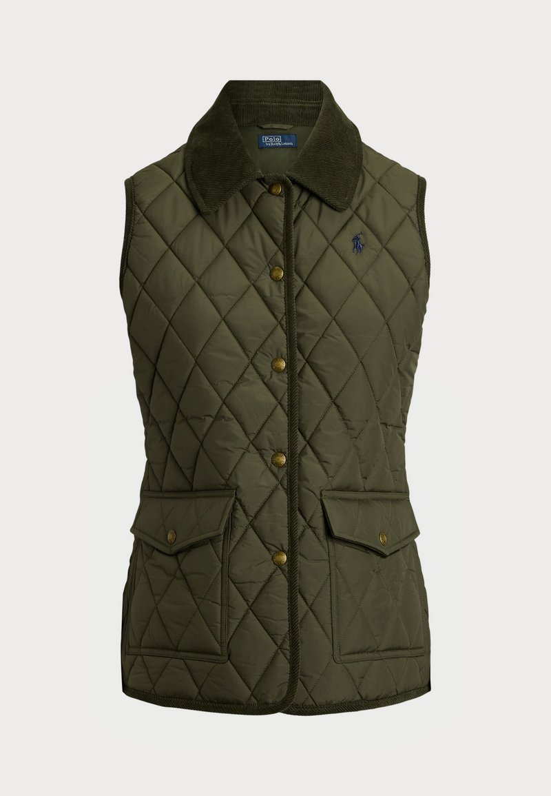 Quiltet olivengrøn vest med en corduroy-krave, gyldne trykknapper og to forlommer. Har et diamantmønster og kontrasterende kant.