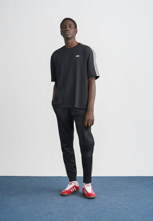 adidas Adicolor 3-Stripes Oversized Tee Black — foto 2