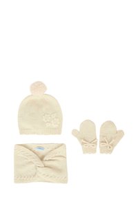 Breik winteraccessoireset in roomkleur; omvat een muts met pompon en bloemaccent, een gedraaide nekwarmer en wanten met strikdetails.