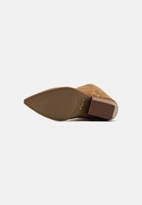 Guess CALLY - Biker-/cowboysaappaat - brown
