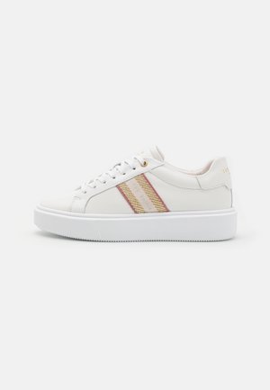 LORNIE - Sneakersy niskie - pink