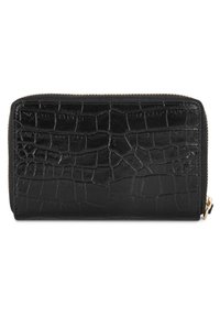 Portefeuille en cuir noir avec texture embossée crocodile, fermeture zippée tout autour, quincaillerie dorée et forme rectangulaire.