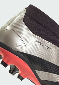 adidas Performance PREDATOR LEAGUE LACELESS FG - Scarpe da calcio per terreni duri - platinum metallic   aurora black   turbo