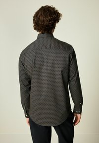 Next EASY IRON PRINTED OXFORD REGULAR FIT - Cămașă - navy blue yellow gold honeycomb