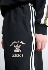 adidas Originals Tracksuit bottoms - black