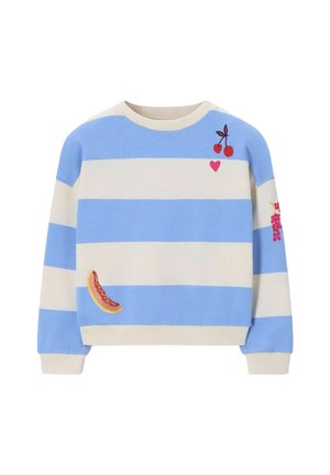 Pull à col rond avec larges rayures horizontales bleu et crème, accompagné de cerises brodées, un petit cœur, des fleurs roses et une tranche de pastèque.