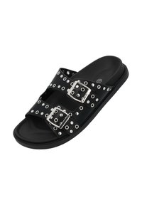 Schwarze Rutsch-Sandalen mit zwei geschlossenen Riemen; verziert mit silbernen metallischen Nieten und einer strukturierten Gummisohle, die einen sicheren Sitz bietet.