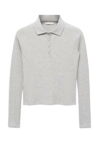 Ljust grå ribbad långärmad polotröja med krage och fyra knappar nedanför framplåten.
