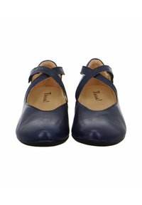 Marineblaue Lederschuhe mit Kreuzriemen, rundem Zehendesign und glatter Textur. Das Innere hat ein beiges Futter mit einem eingeprägten Logo.