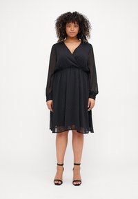 ONLY Carmakoma CARYELIS V NECK DOBBY DRESS - Dnevna haljina - black